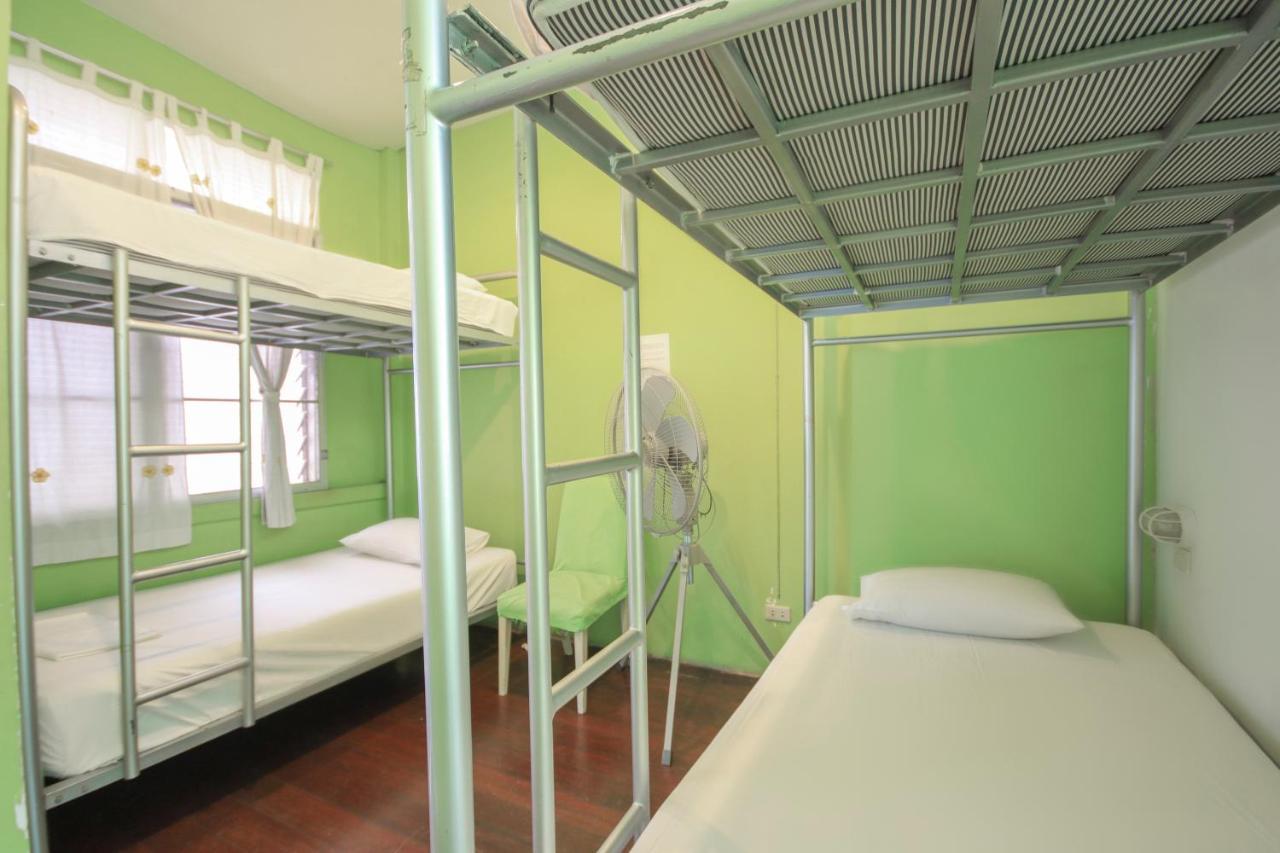 Oyo 1054 Phuket Backpacker Hostel Exterior foto