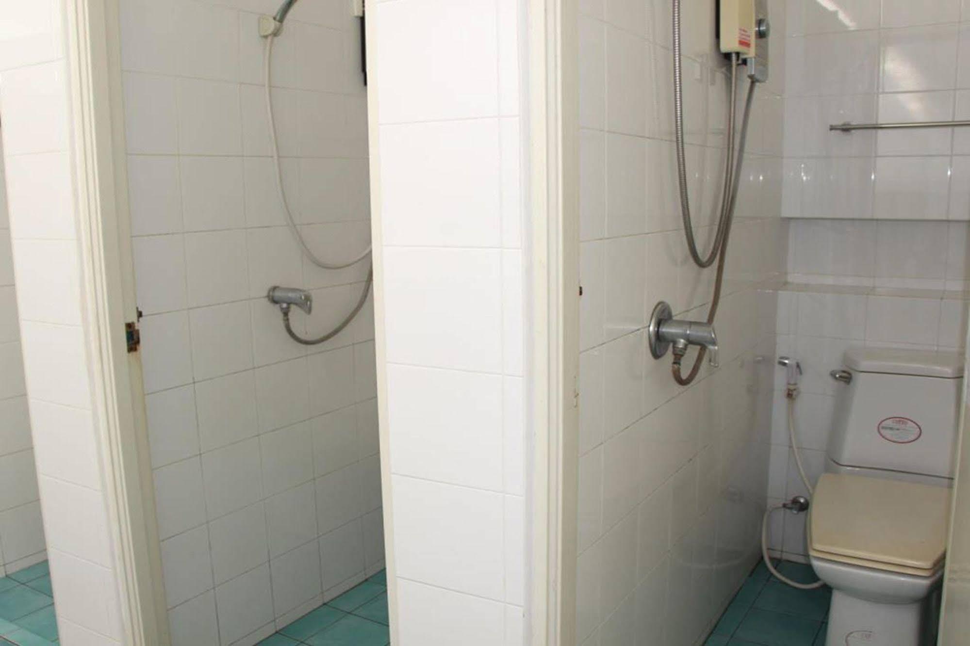 Oyo 1054 Phuket Backpacker Hostel Exterior foto