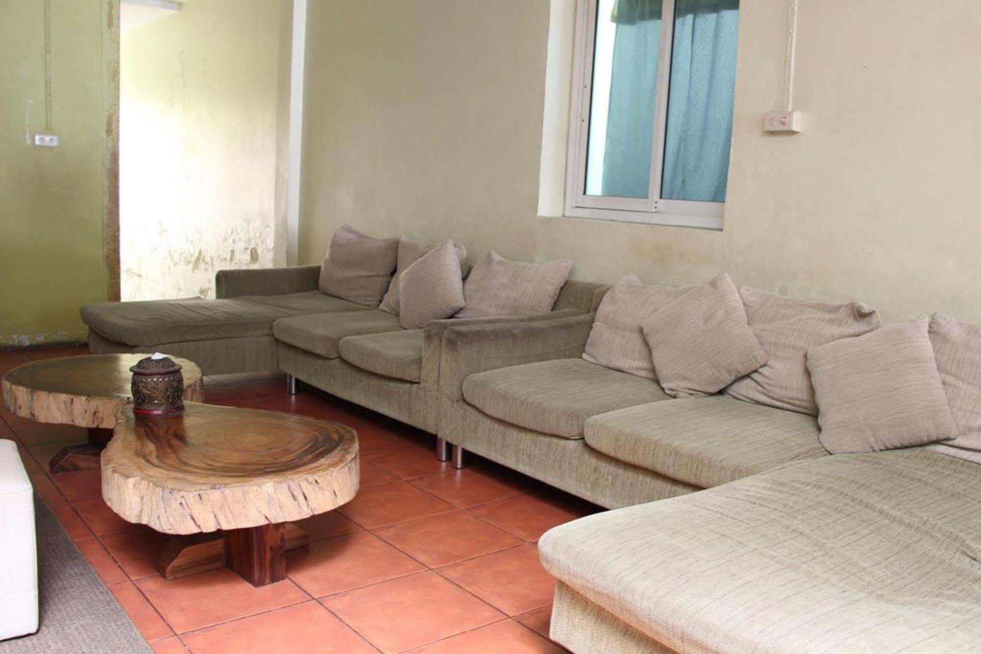Oyo 1054 Phuket Backpacker Hostel Exterior foto